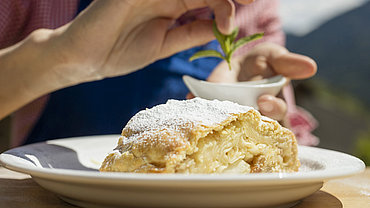 Strudel z jabłkami