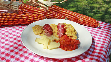 Polenta se sýrem a špekem