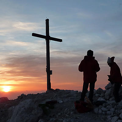 Východ slunce na Peitlerkofelu: hořící nebe