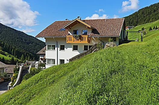 Rekreacní apartmány s trávníkem na opalování a detským hrištem
