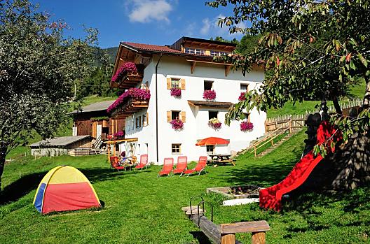 Steierhof s detským hrištem a trávníkem na opalování