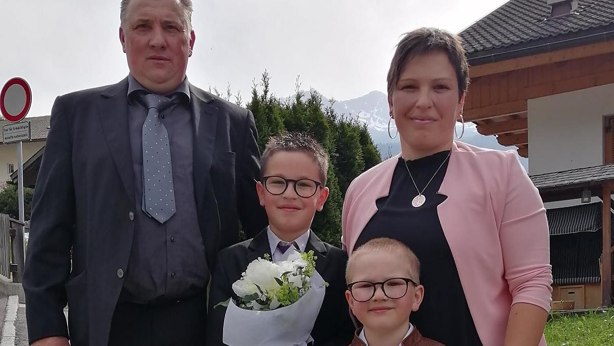 Farmář Josef s manželkou Karin a dětmi Ivanem a Andrém