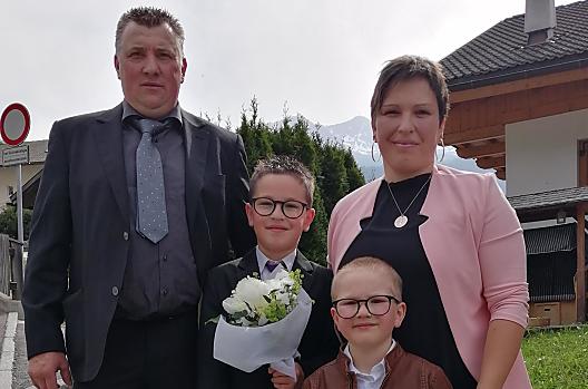 Farmář Josef s manželkou Karin a dětmi Ivanem a Andrém