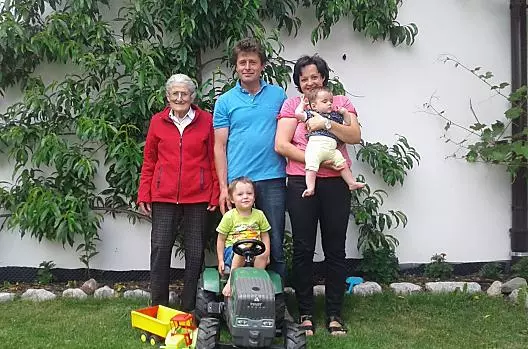 Rodina Hoferových: Stefan a Elisabeth, Hannes, Claudia a babicka Maria