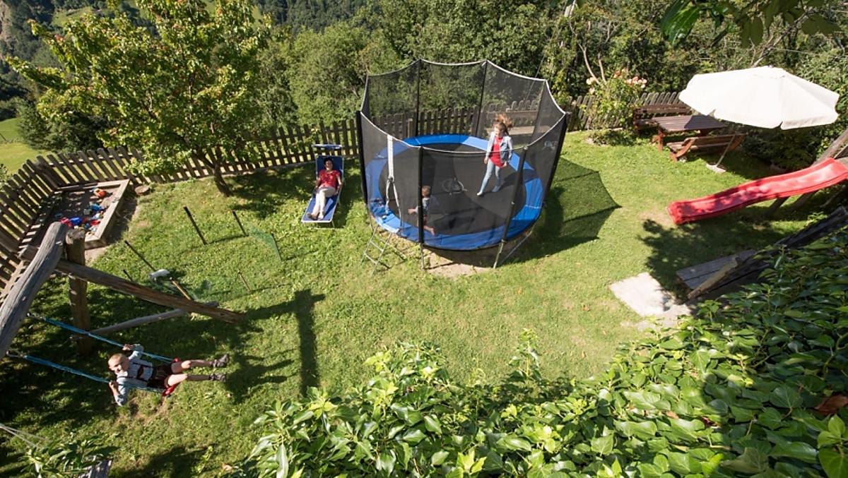 Detské hrište s trampolínou