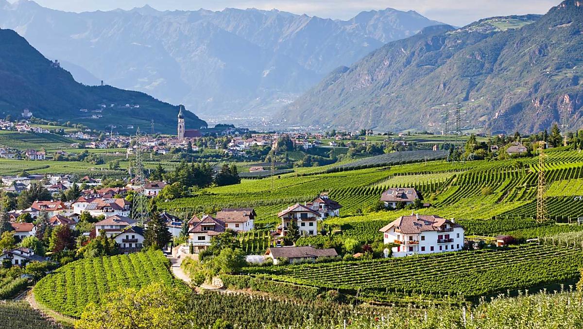 Panoramatický výhled až do Merana