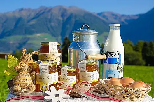Domácí produkty: mléko, vejce a med