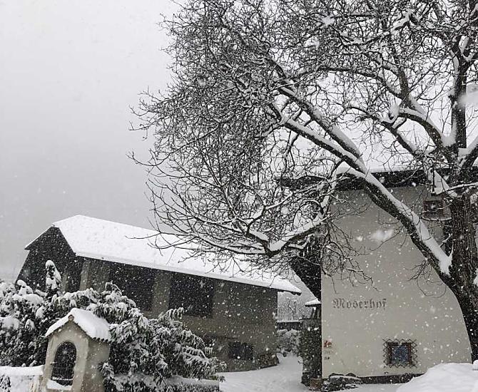 Sníh na statku Moserhof