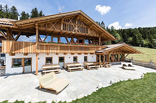Ahner Berghof s krásnou slunecnou terasou