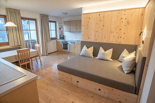 Útulná obytná kuchyn našeho rekreacního apartmánu Sonnenverwöhnt