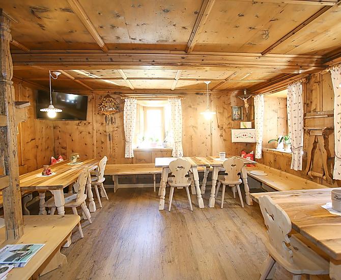 Tyrolský selský salon Snídaňová místnost a salonek
