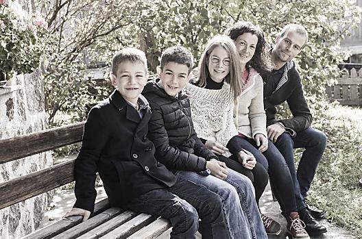 Hostitelská rodina Mairových: Daniela a Christoph se svými tremi detmi Ilenií, Niklasem a Florinem