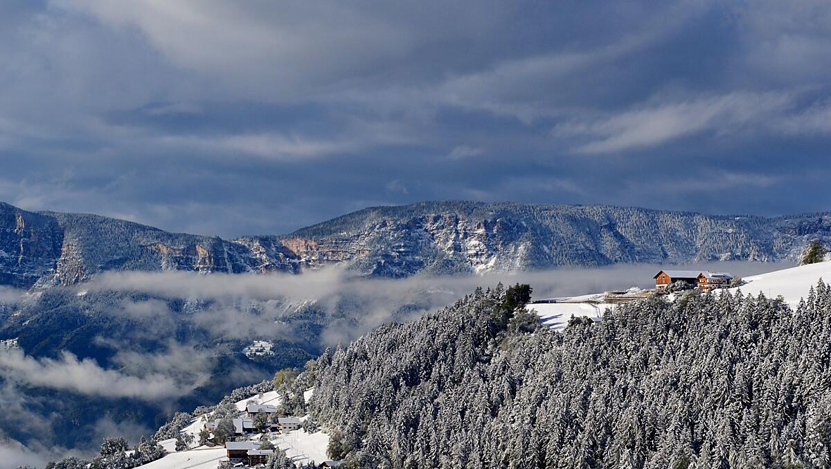 Neu-Schötzerhof z dálky