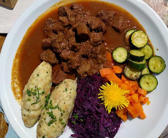 knoedels met goulash