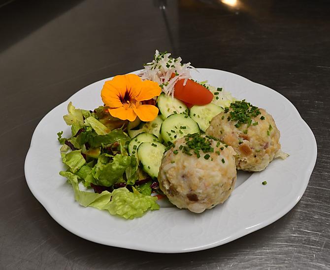 Knoedels met salade