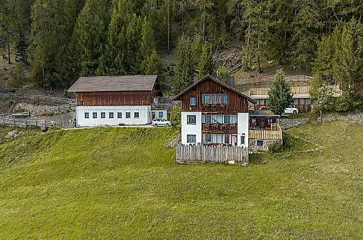 Pohled do dvora