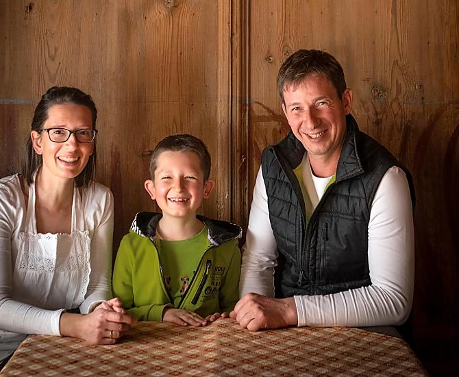 Farmářka Elisabeth, syn Andreas a farmář Markus