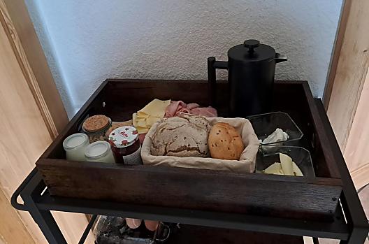 Snídaně se podává mezi 7:00 a 11:00 (kromě dne odjezdu). Informujte nás prosím den předem do 17 hodin.