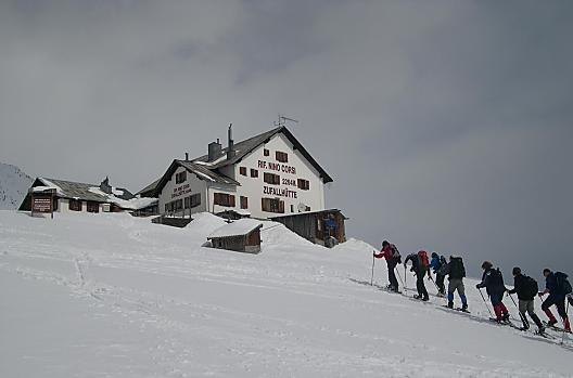 Výšlap na sněžnicích k chatě Zufallhütte s našimi hosty