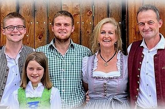 Max, Angelika, Daniel, Elias a Sarah (zprava doleva) se na vás těší.