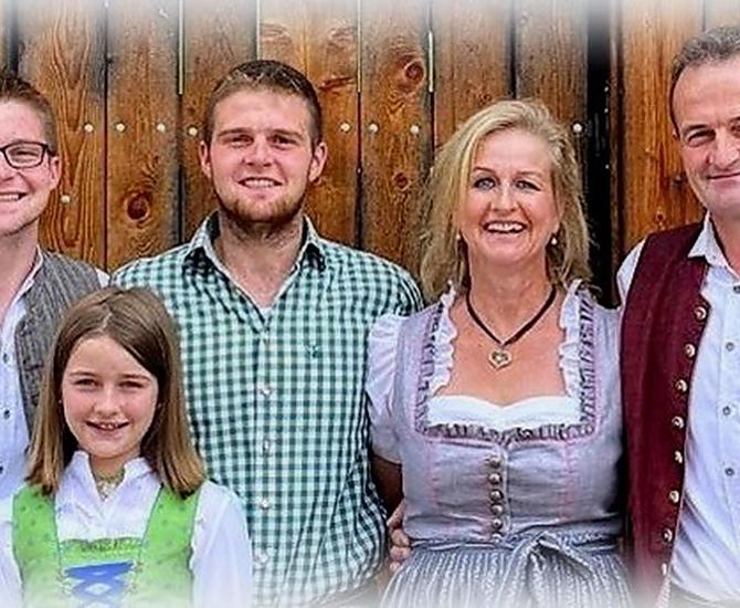 Max, Angelika, Daniel, Elias a Sarah (zprava doleva) se na vás těší.