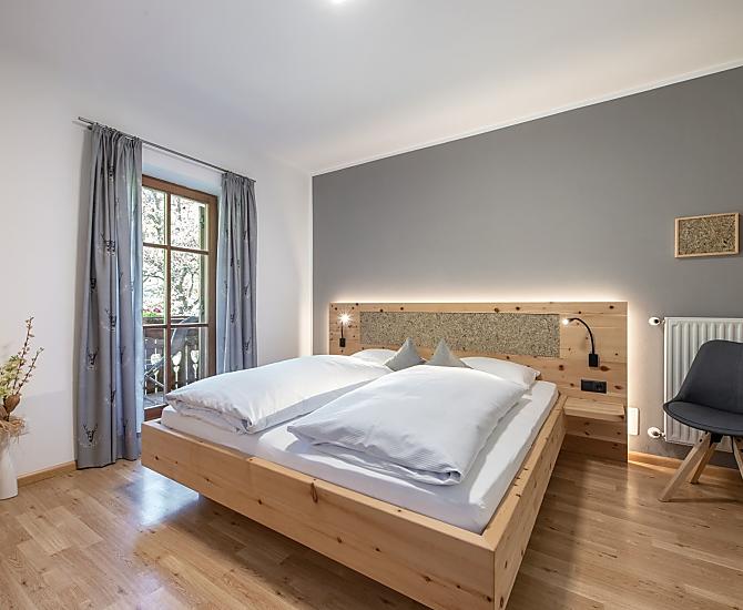 Schlafzimmer in Zirbe