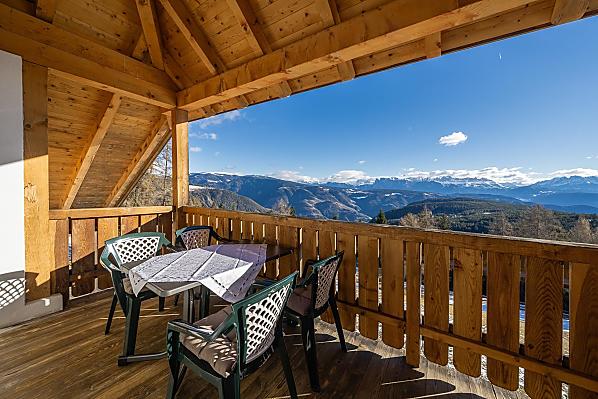 Panoramaterrasse Wohnung Edelweiß mit Blick auf die Dolomiten