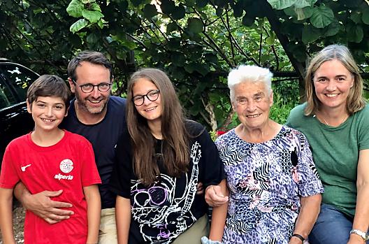 Jsme rodina Waltraud, Michael, Maria, Laurenz a babička Luisa. Pohostinnost je u nás samozřejmostí – srdečně vás u nás vítáme!