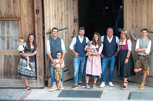 Stephy s Willim, Hannes s Tonim, Andi, Elisa s Majou, Sepp, Rosalinde, Peter