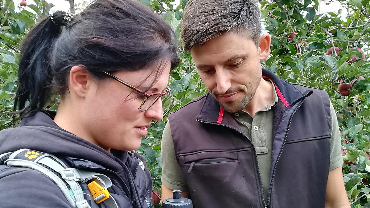 Naše děti Alexander a Tanja jsou vždy s námi, když je práce na statku