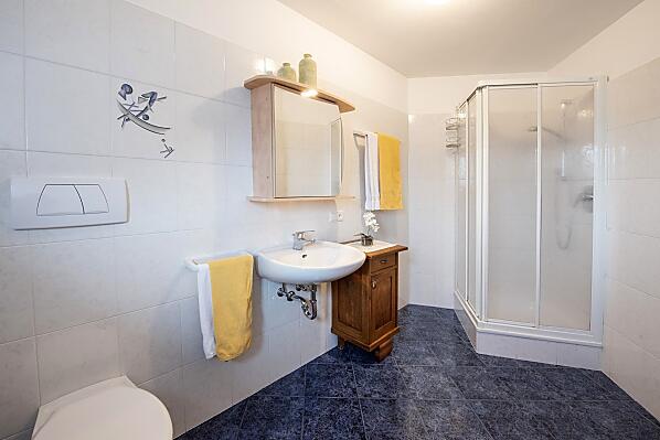 Bad mit Dusche Ferienwohnung 2