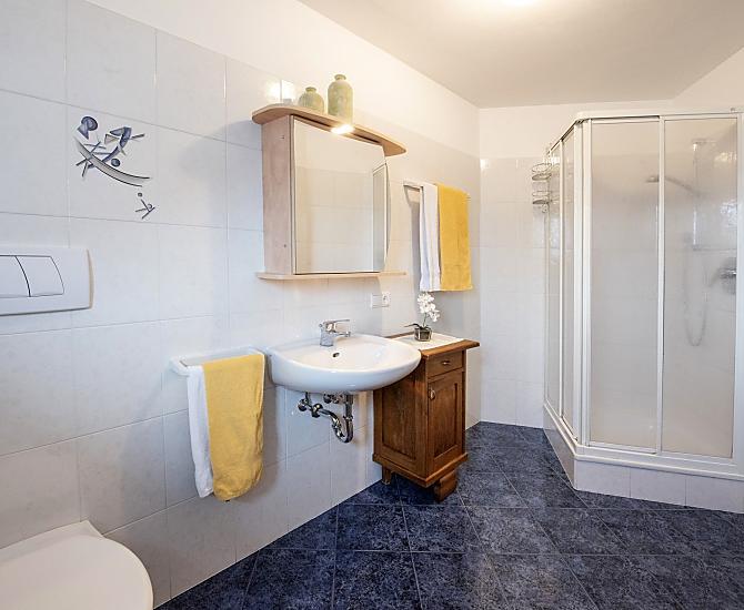 Bad mit Dusche Ferienwohnung 2