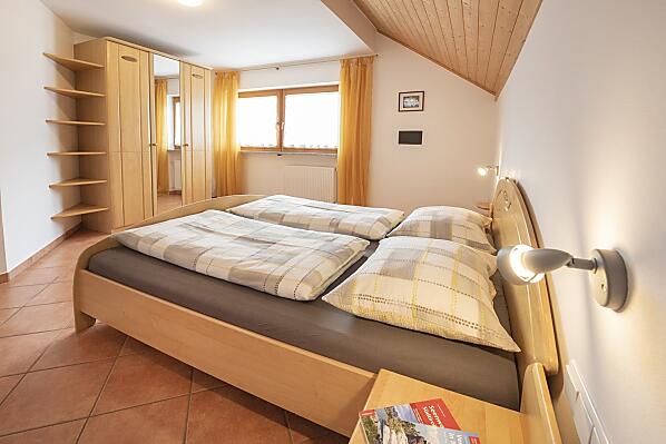 viel Stauraum im Schlafzimmer