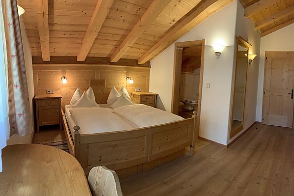 Doppelzimmer aus Massivholz