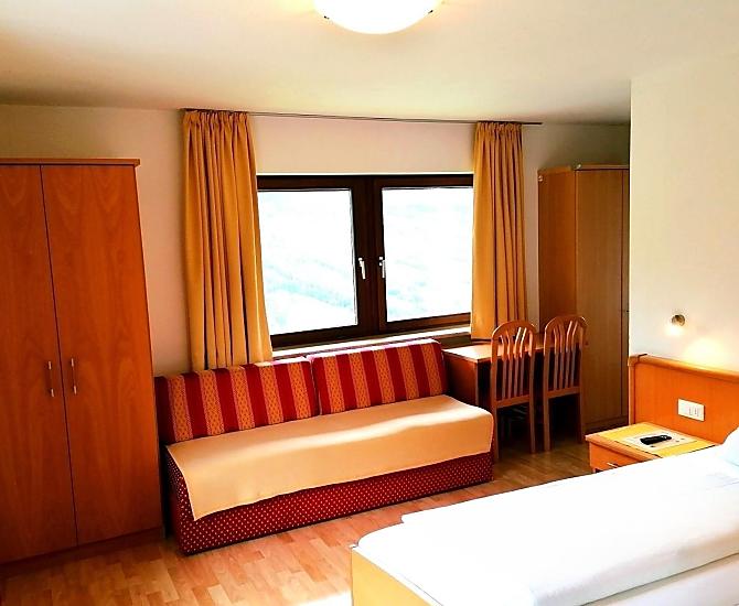 Südlich gelegenes Zimmer mit Blick auf das Eisacktal
