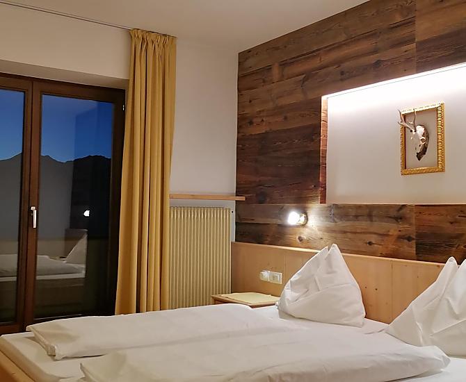 Südlich gelegenes Zimmer mit Blick auf das Eisacktal.