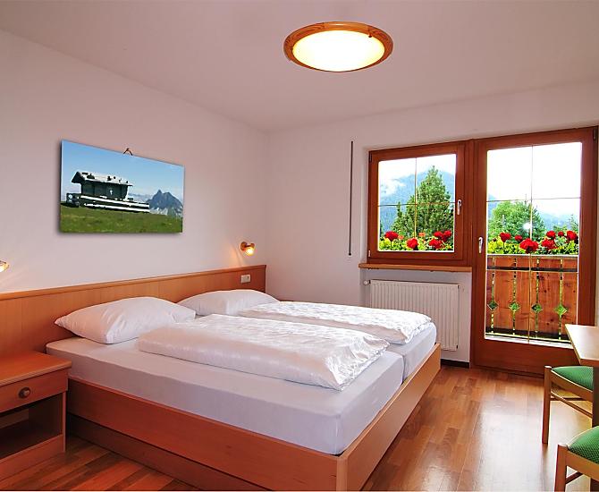 Südlich gelegenes Zimmer mit guter Aussicht.