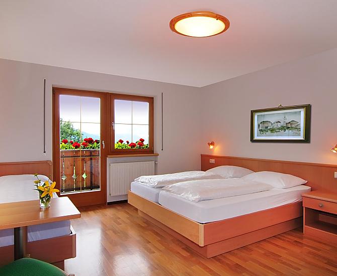 Südlich gelegens Zimmer mit guter Aussicht.