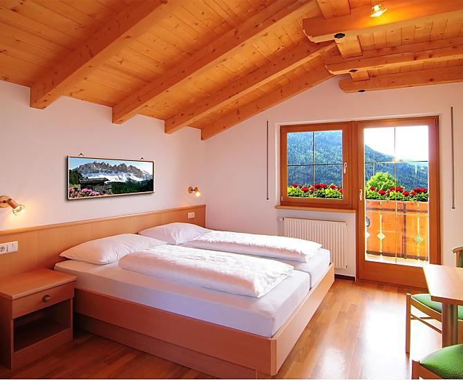 Südlich gelegenes Zimmer mit guter Aussicht.