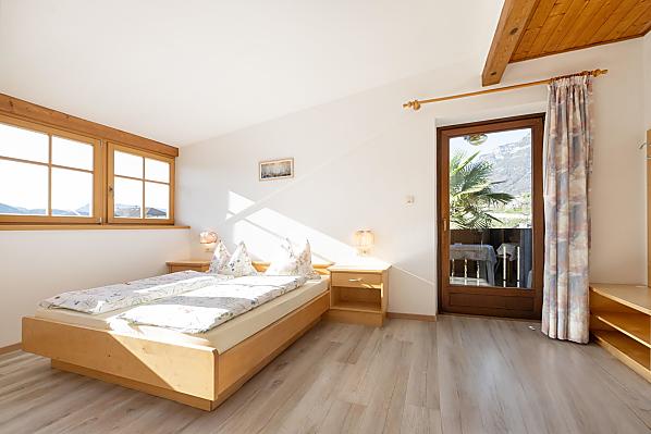 Freundliches, helles Zimmer mit schöner Aussicht