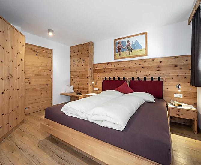 Doppelbettzimmer in Zirbenholz 