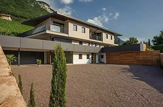 Dovolená na statku Tholr v Traminu na jihotyrolské vinarské stezce, rekreacní apartmány pro skvelý odpocinek v oblasti jezera Kaltern 