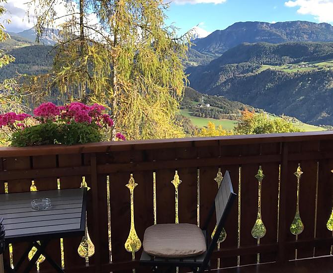 Ideal für Familien. Wundervoller Ausblick auf die Dolomiten schon beim Frühstück, wenn die Sonne auf Ihren Frühstücksteller lacht. 