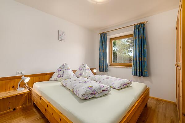 Schlafzimmer in Zirbenholz