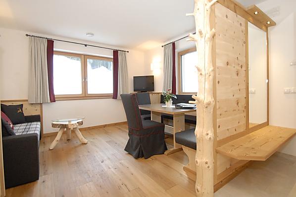 Gemütlicher Wohnraum mit Sitzecke