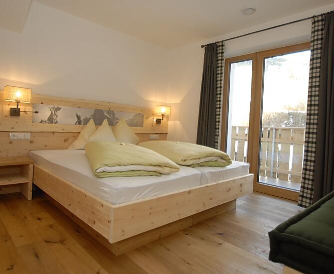 Doppelbettzimmer mit Balkon