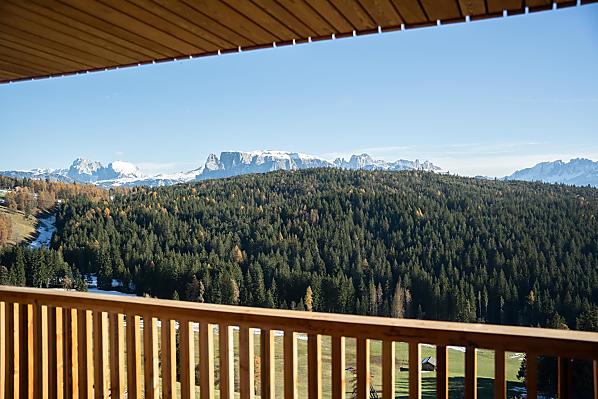 Großer Balkon mit Bergblick auf die Dolomiten