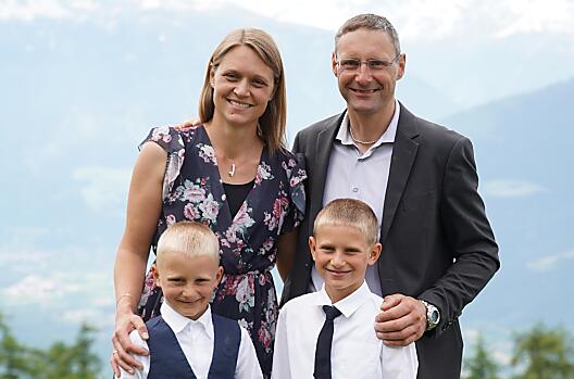 Vaše hostitelská rodina: Julian, Hannes, Veronika a Stefan