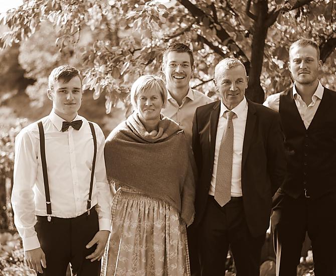 Rodina horských farmářů Finků žije a pracuje s velkou radostí na Wolfhof a Laerchhof