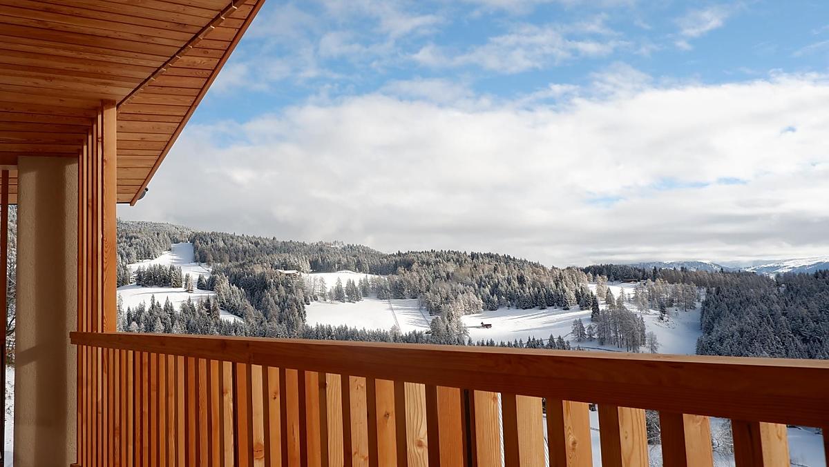 Balkon s výhledem na lyžařský areál Rittnerhorn